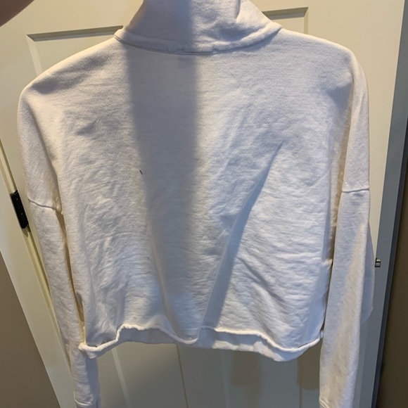 White cropped shirt - Picture 2 of 3